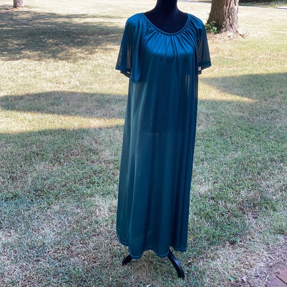 Silky smooth goddess nightgown with draping worn once OXL